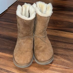 UGG BOOTS with bows